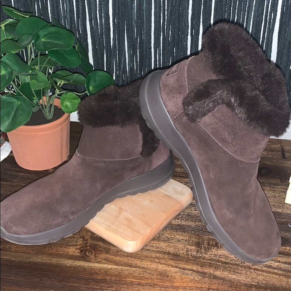 Sketchers Go On the Go Bundle Up Winter Booties